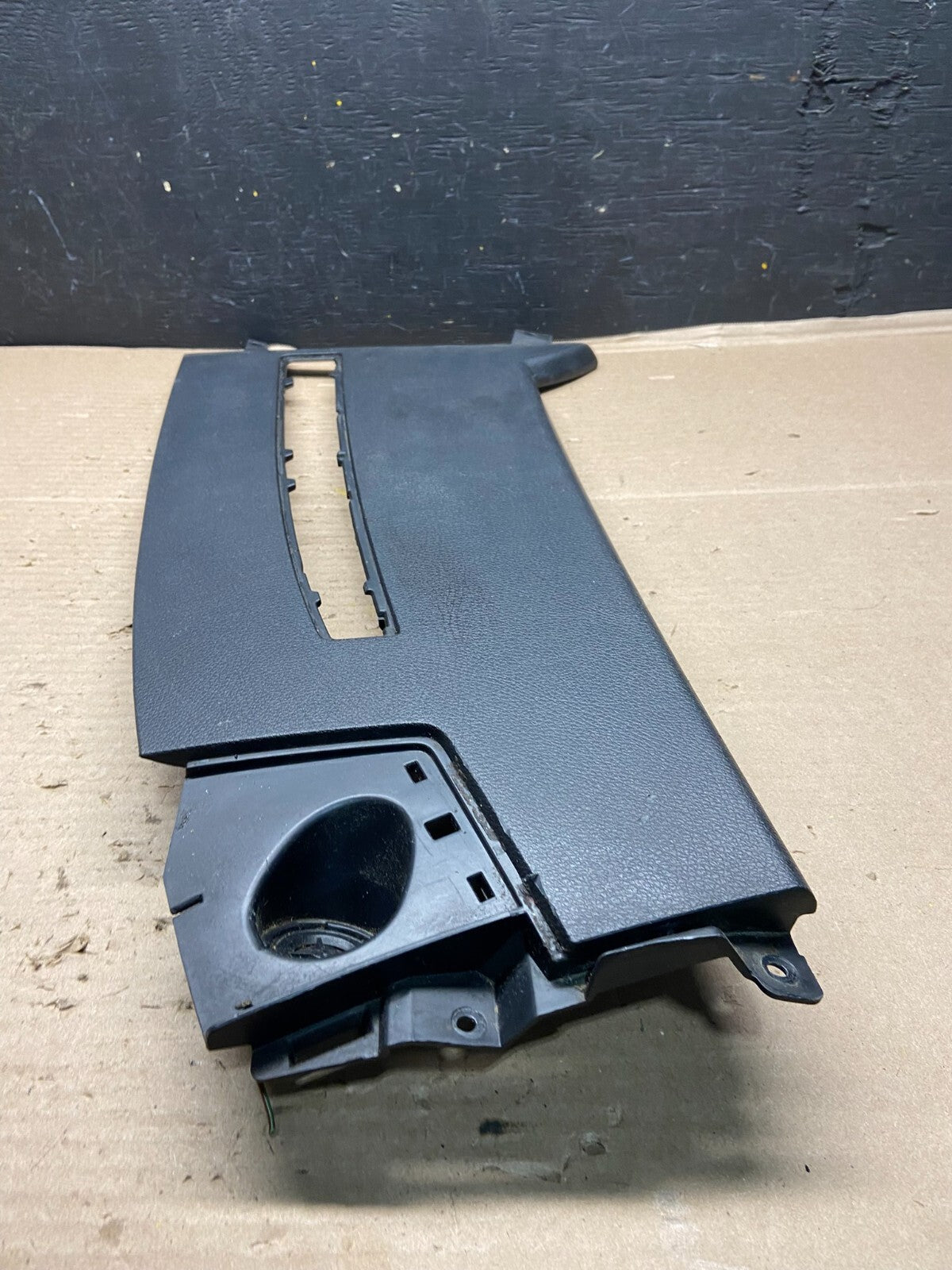 2007 to 2018 Mercedes Dodge Sprinter Left Dash Vent Trim Panel A9066890007 J46924