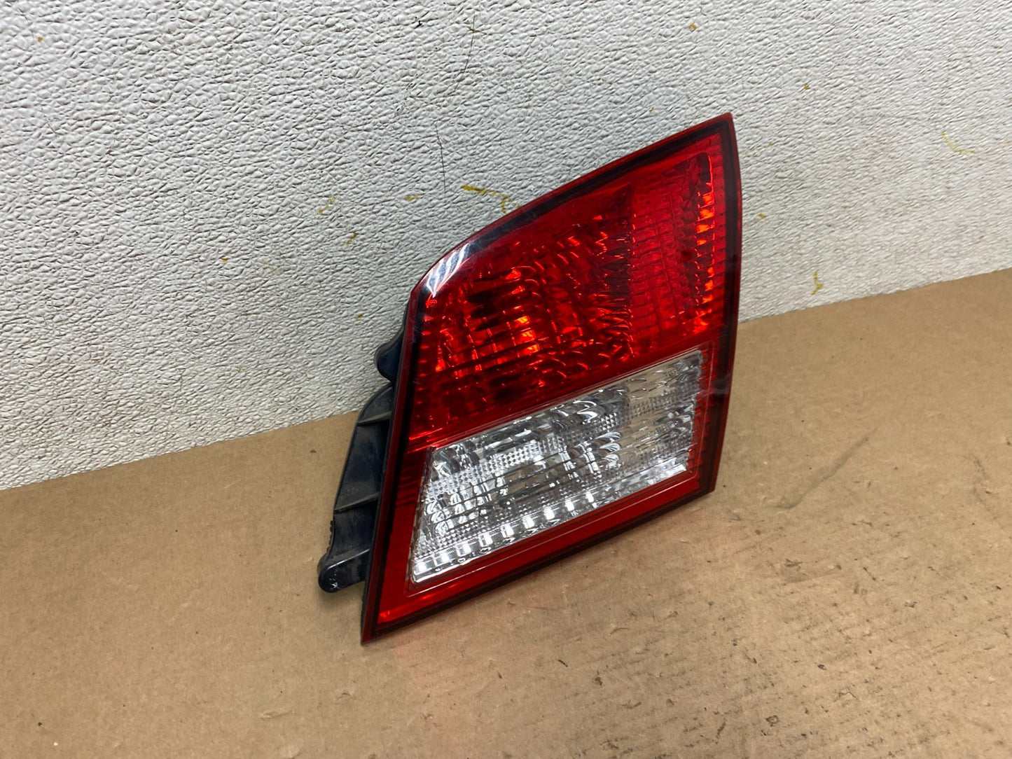 2002-2004 Infiniti i35 Inner Right Passenger Rh Side Tail Light OEM O9762 DW2