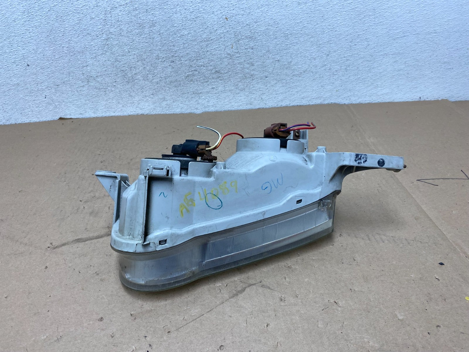 2001 2002 Toyota Corolla Right Passenger RH Side Halogen Headlight AG4089 DW8