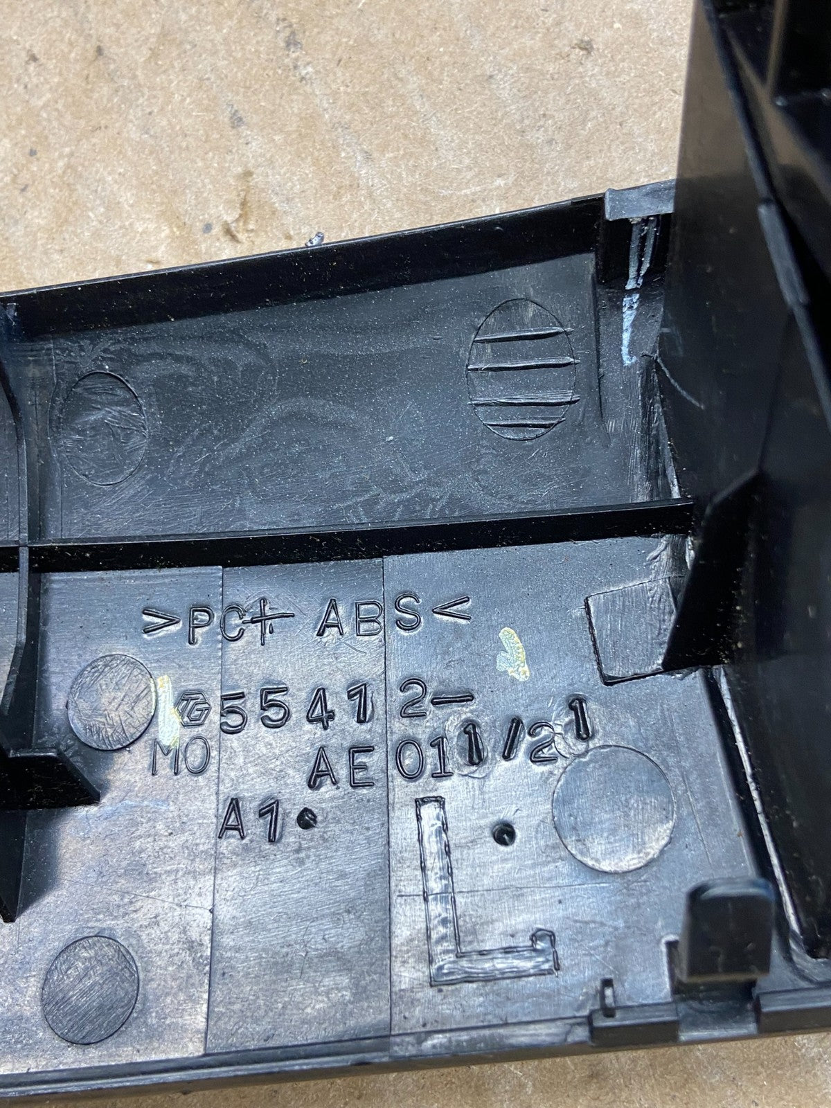 2004 to 2010 Toyota Sienna Left Side Climate Switches Bezel Trim ad2320 DG4