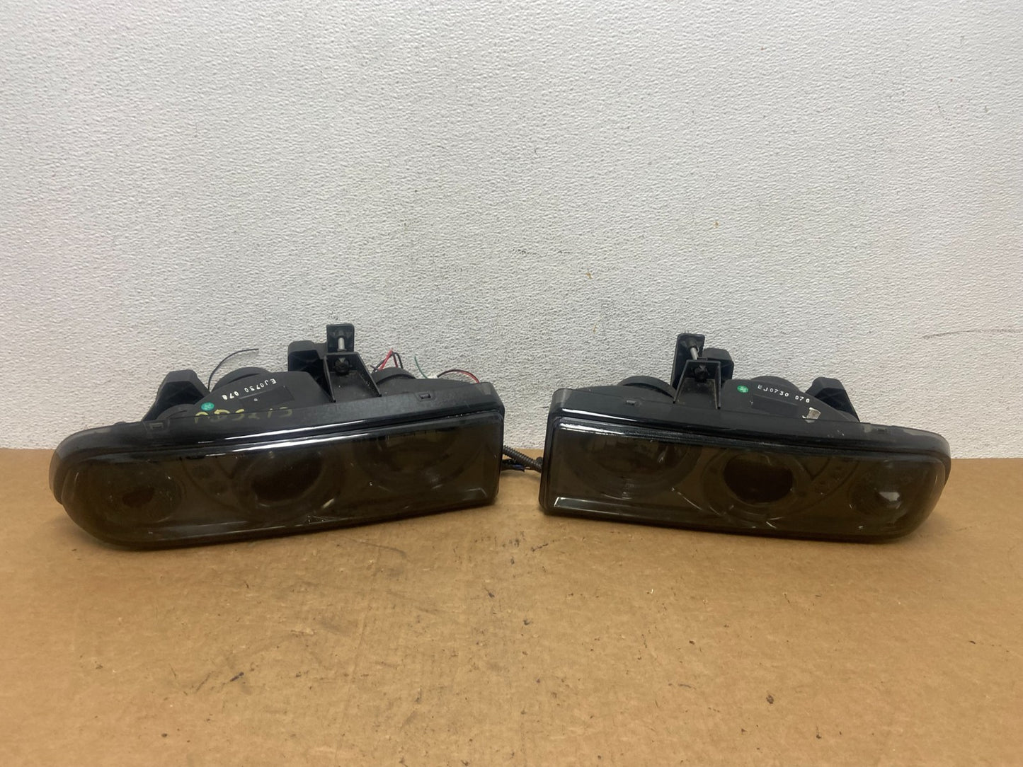 1998 to 2004 Chevrolet S10 Left+Right Set Side Headlights AD52130