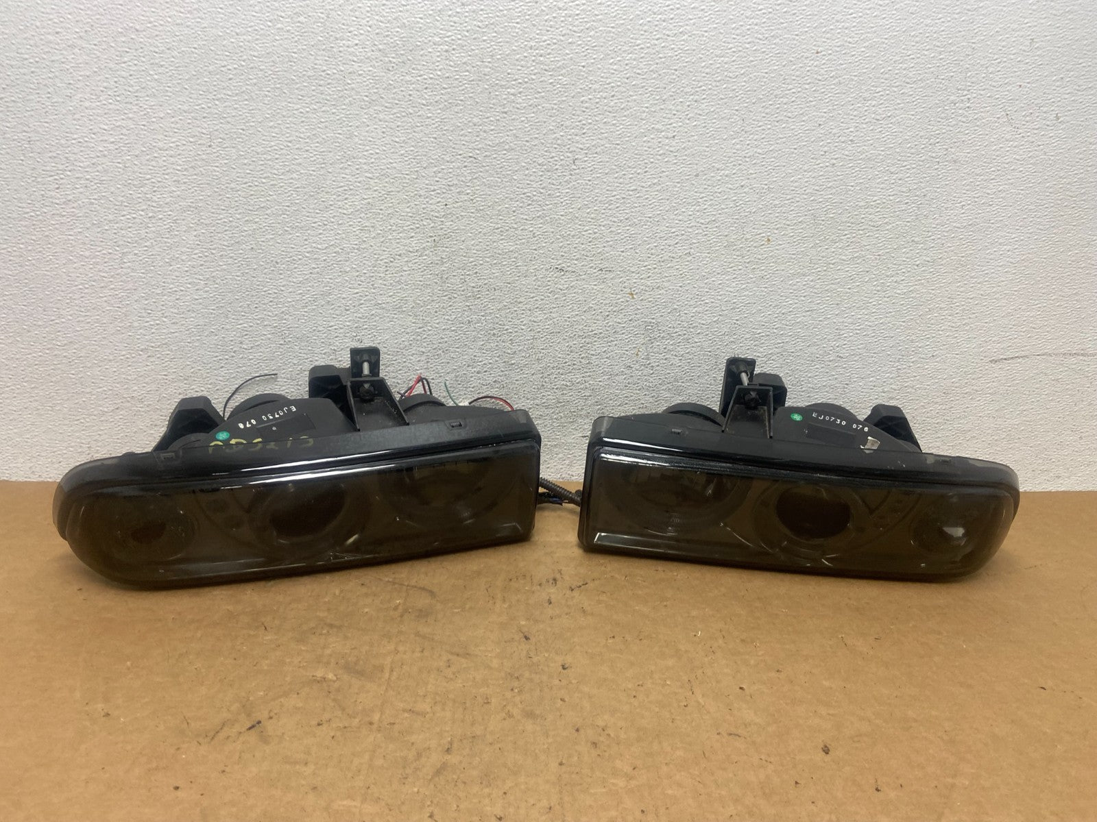 1998 to 2004 Chevrolet S10 Left+Right Set Side Headlights AD52130