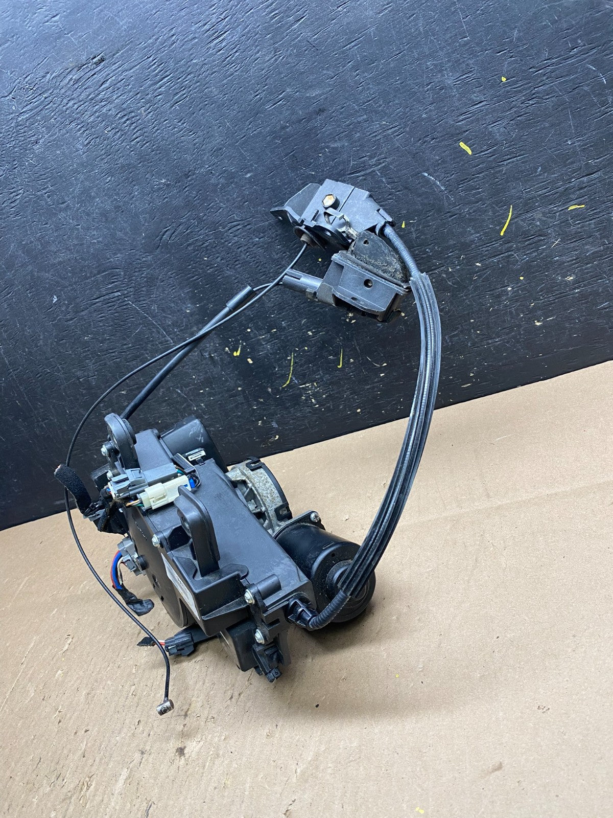 2011 to 2014 Kia Sedona Left Rear Side Sliding Door Power Motor T4794 PS2
