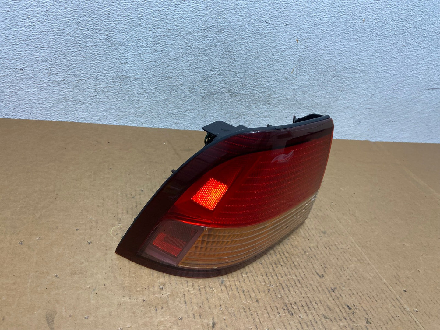 1997 1998 1999 Nissan Maxima Left Driver LH Side Tail light AE0524 LK2