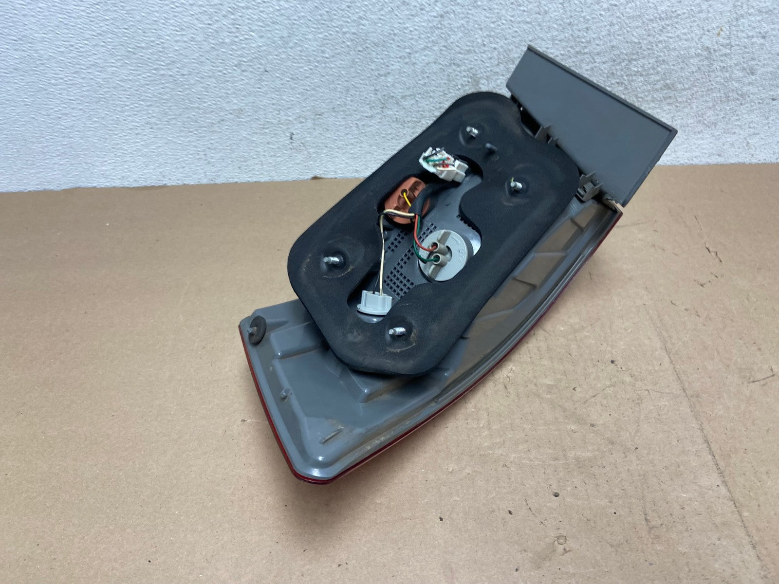 2009 to 2010 Hyundai Sonata Left Driver Lh Side Tail Light AG4600 LK4