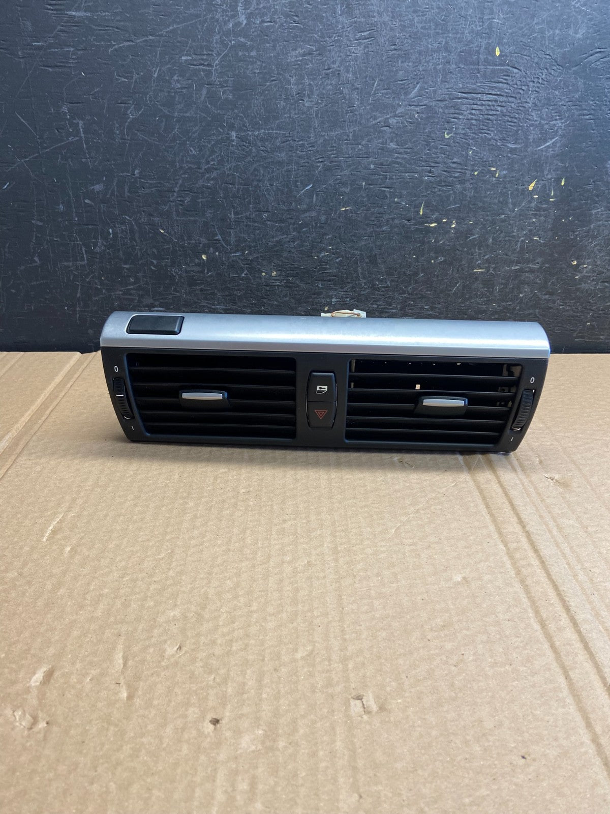 2007 to 2013 BMW X5 X6 Center Console Dash Air Vent AF6117 DG0