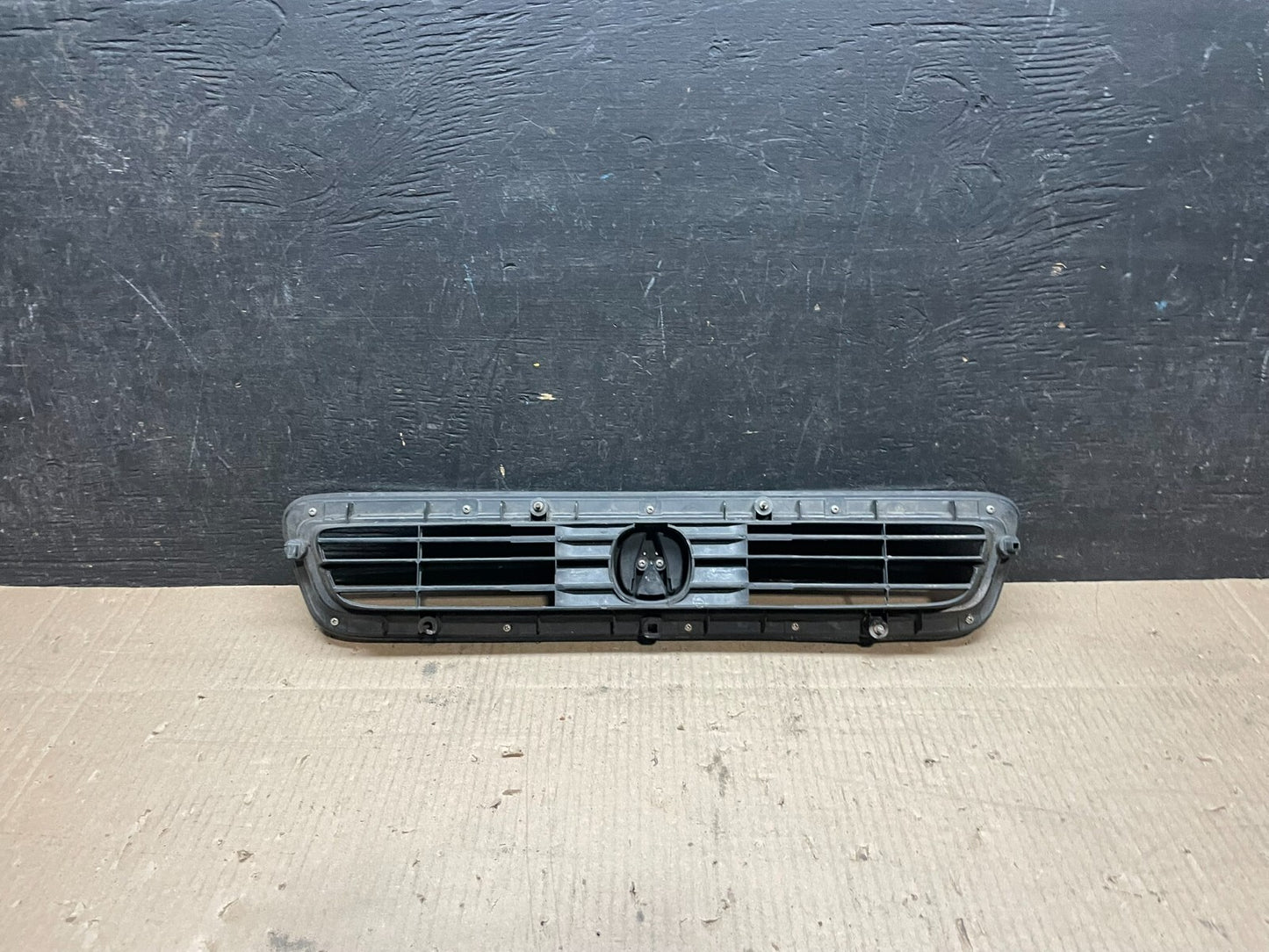 1991 to 1995 Acura Legend Sedan 4Door Front Upper Grill Grille i7685 DG4