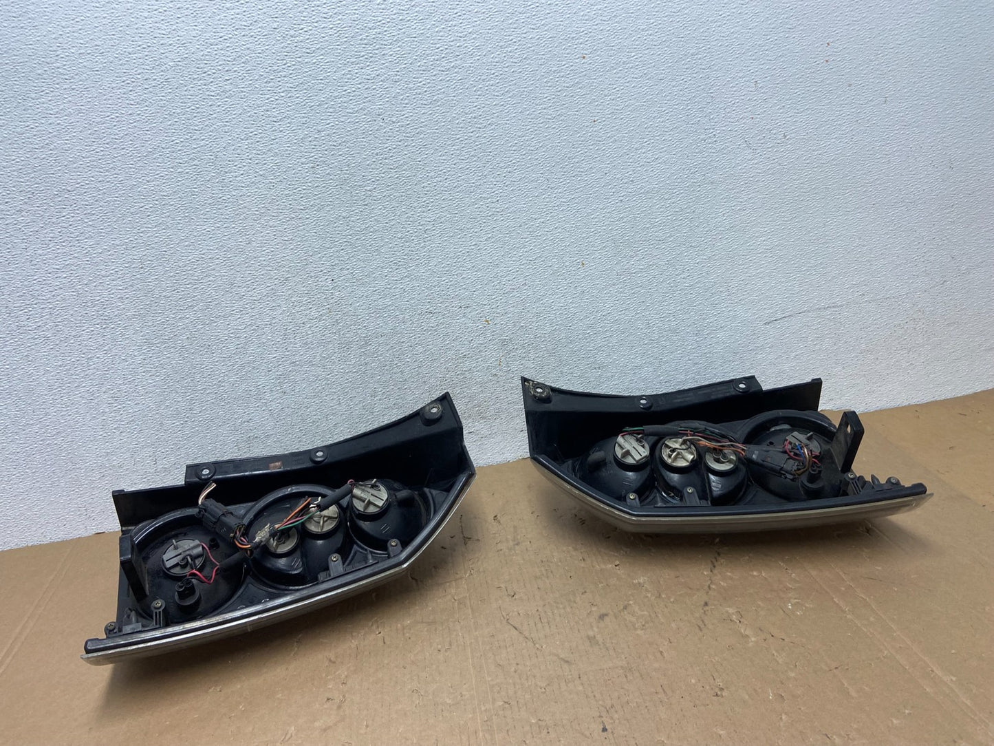 2005 to 2009 Hyundai Tucson Left+Right Side Black Tail Lights AD8052 DG7