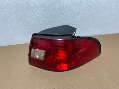 2000 - 2003 Mercury Sable Sedan Right Passenger Rh Side Tail Light Oem AC5571 LK0