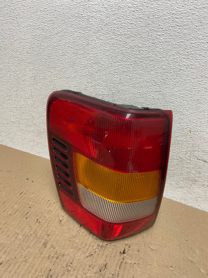 1999 - 2004 Jeep Grand Cherokee WJ Left Driver Lh Tail Light AF5919 LK0