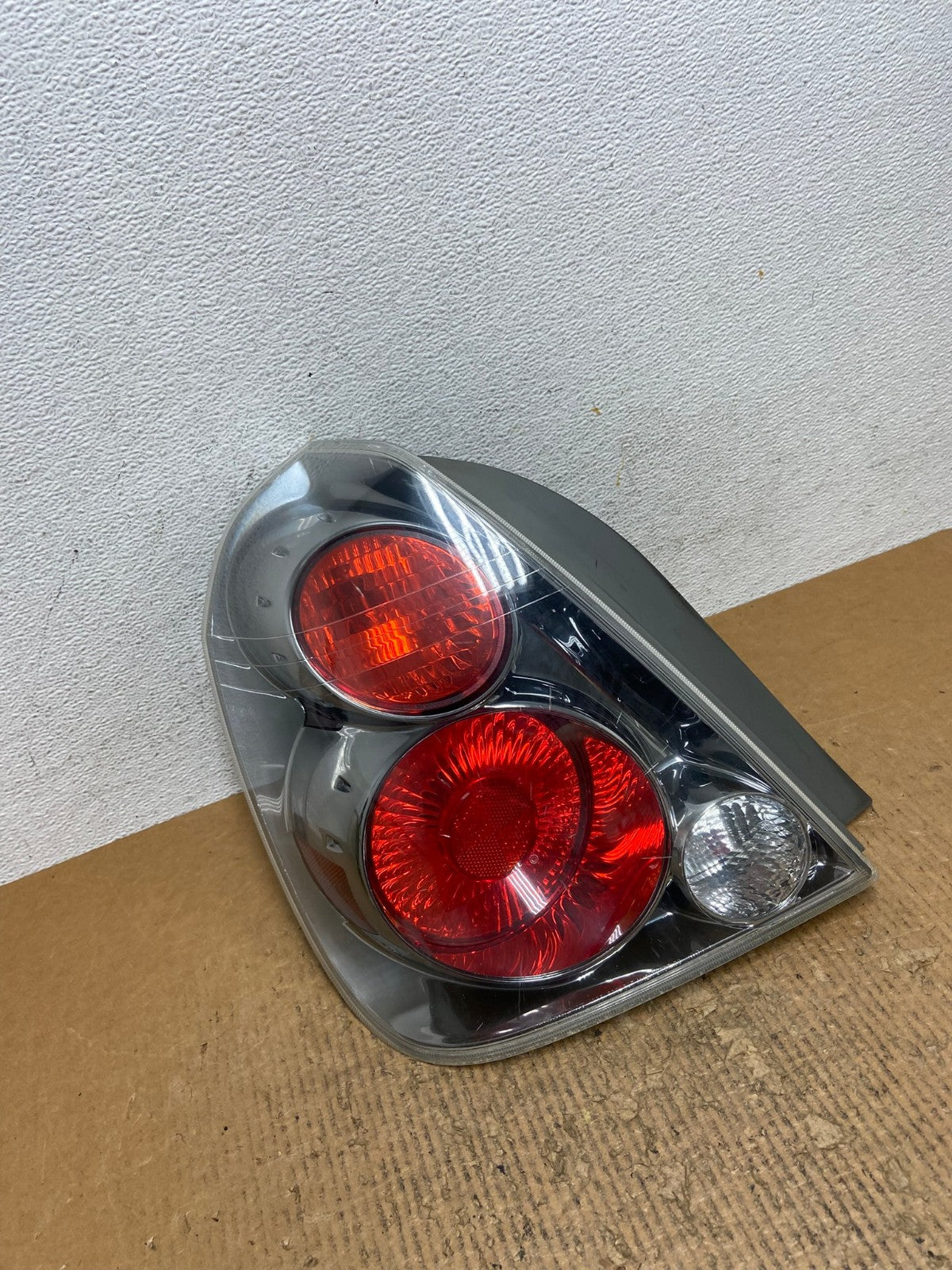 2005 to 2006 Nissan Altima Left Driver Side Tail Light AE2772 LK2