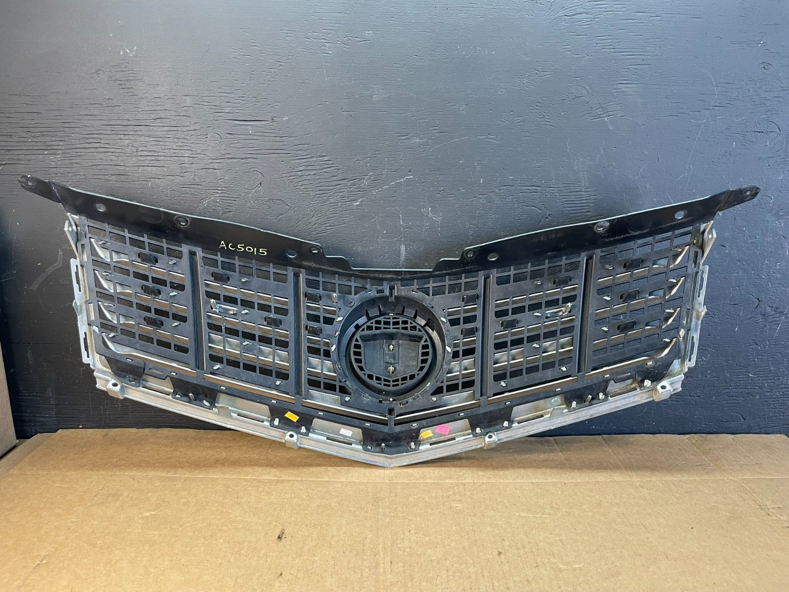 2013 to 2016 Cadillac SRX Front Upper Grille Grill AC5015 DG3