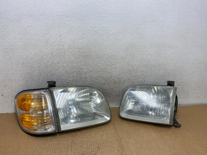 2001-2004 Toyota Sequoia Left+Right Side Halogen Headlights AI6586 DW0