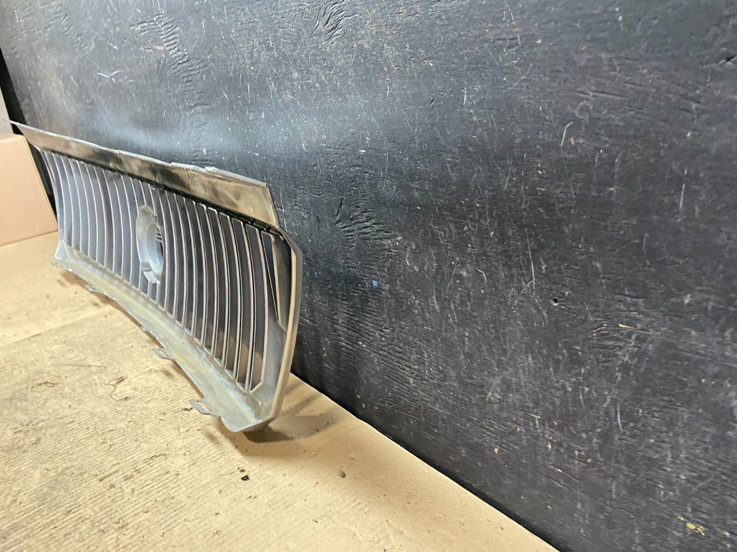 2002 to 2005 Mercury Mountaineer Front Upper Grill Grille Oem N5400 DG12