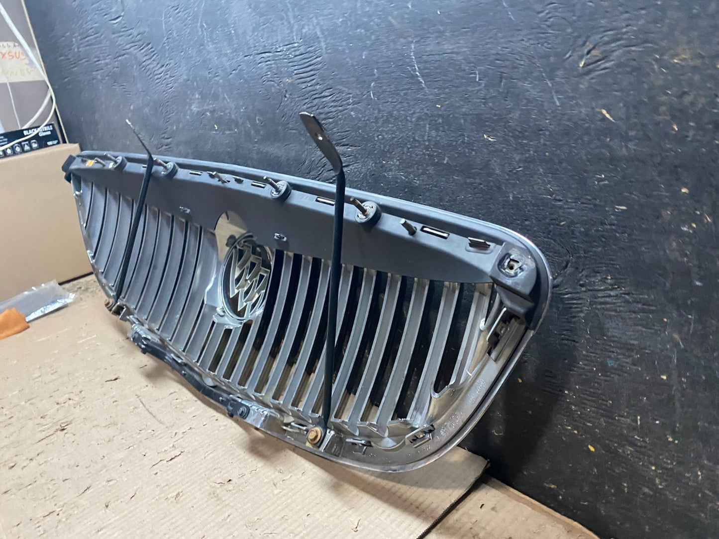 2008 to 2012 Buick Enclave Front Upper Grill Grille Oem X8161 DG5