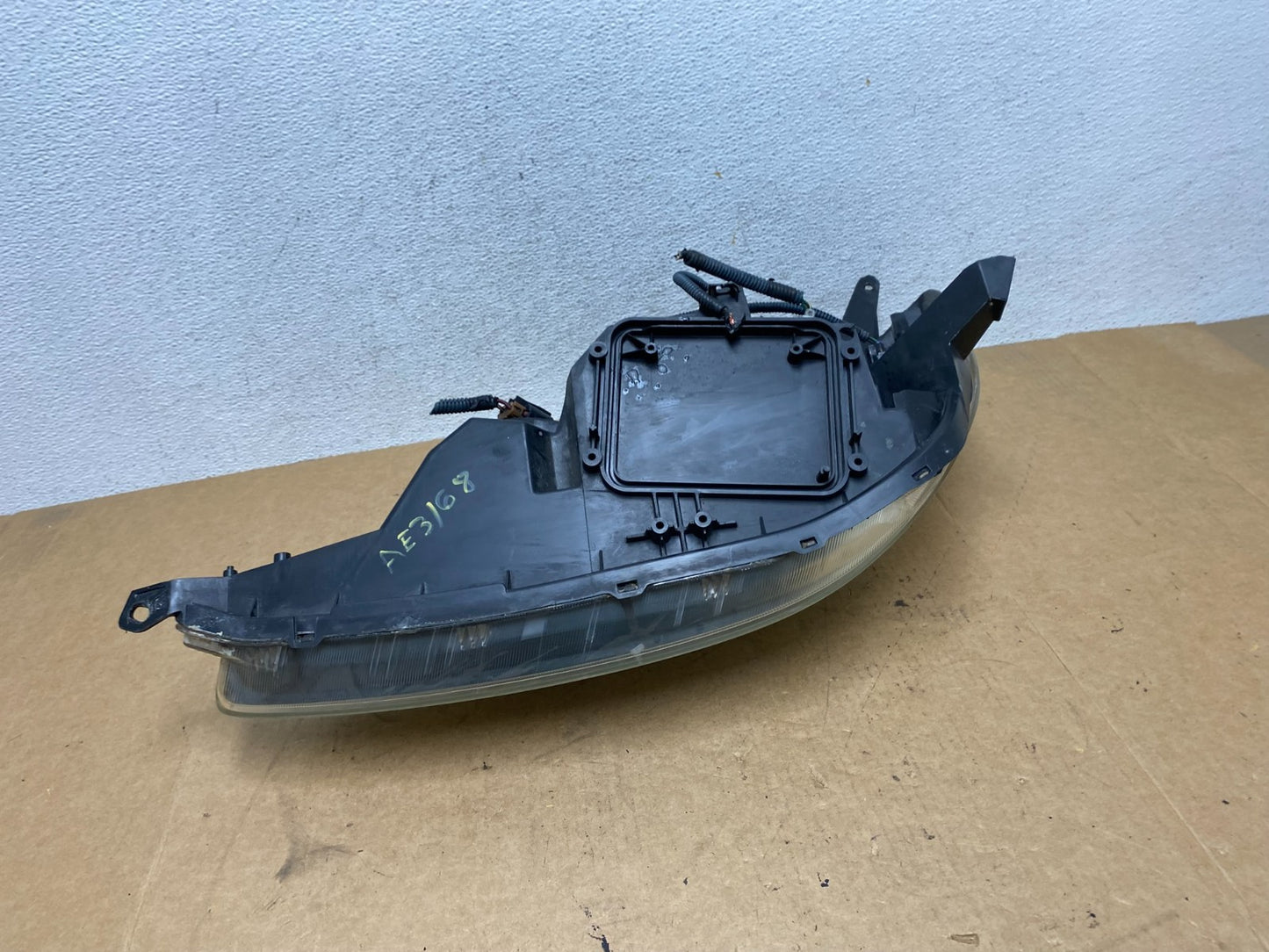2004-2005 Toyota Sienna Right Passenger Halogen Headlight AE3168 DW7