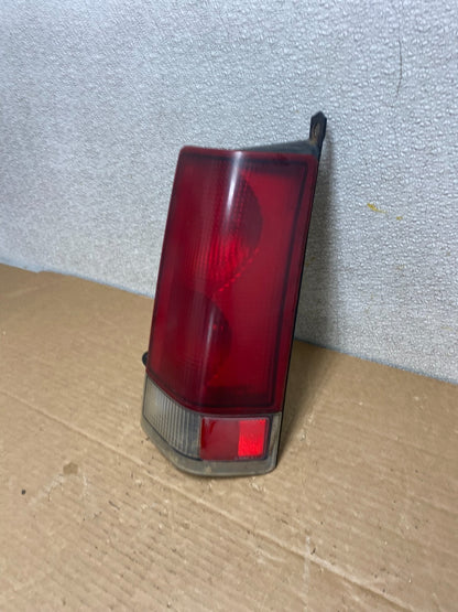 1996-1999 GMC Savana Express 1500 Van Right Passenger Tail Light Oem Z1389 DW1