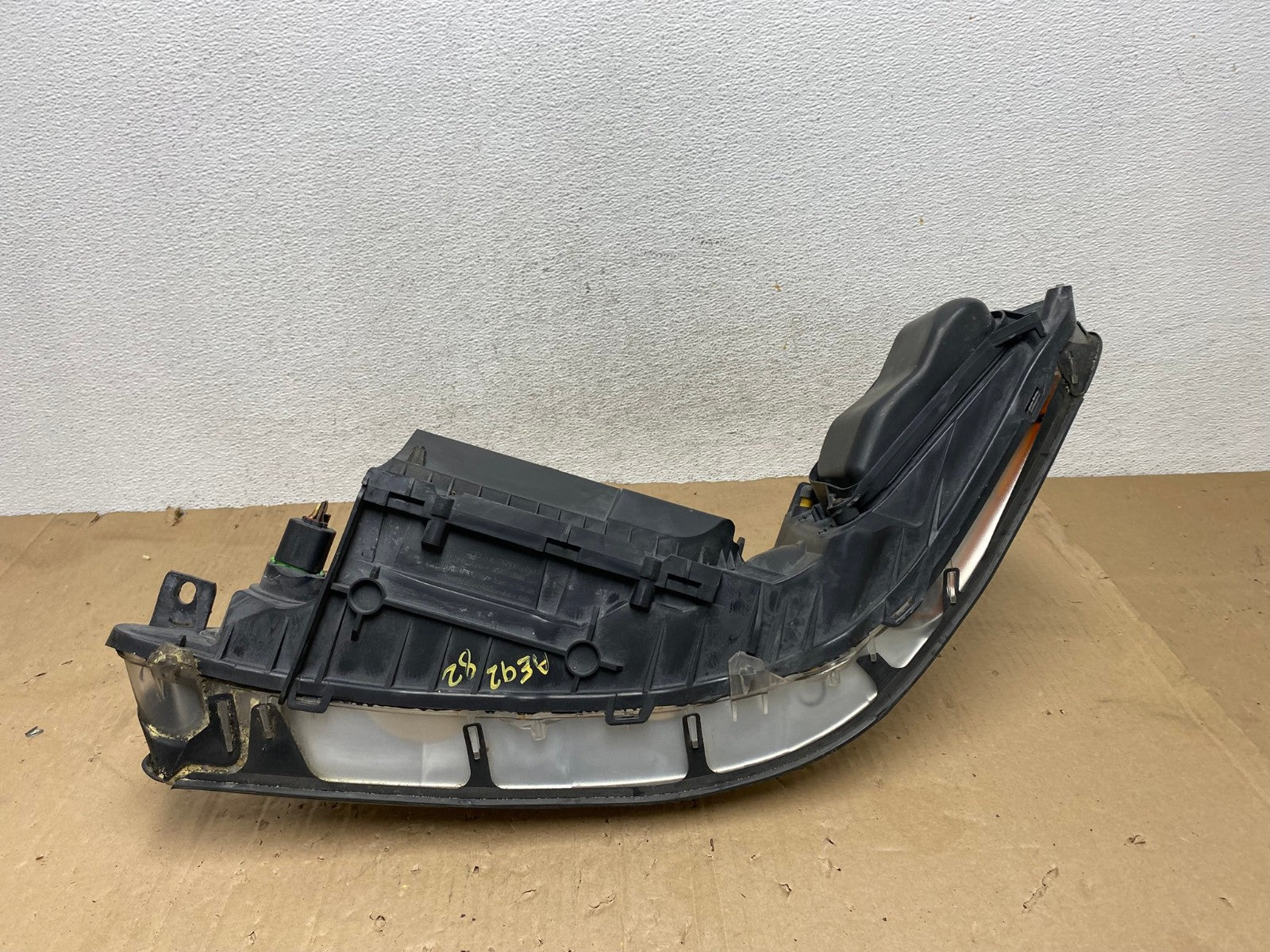 2005 to 2011 Lincoln Town Car Right Passenger Rh Side Headlight AE9282 LK7