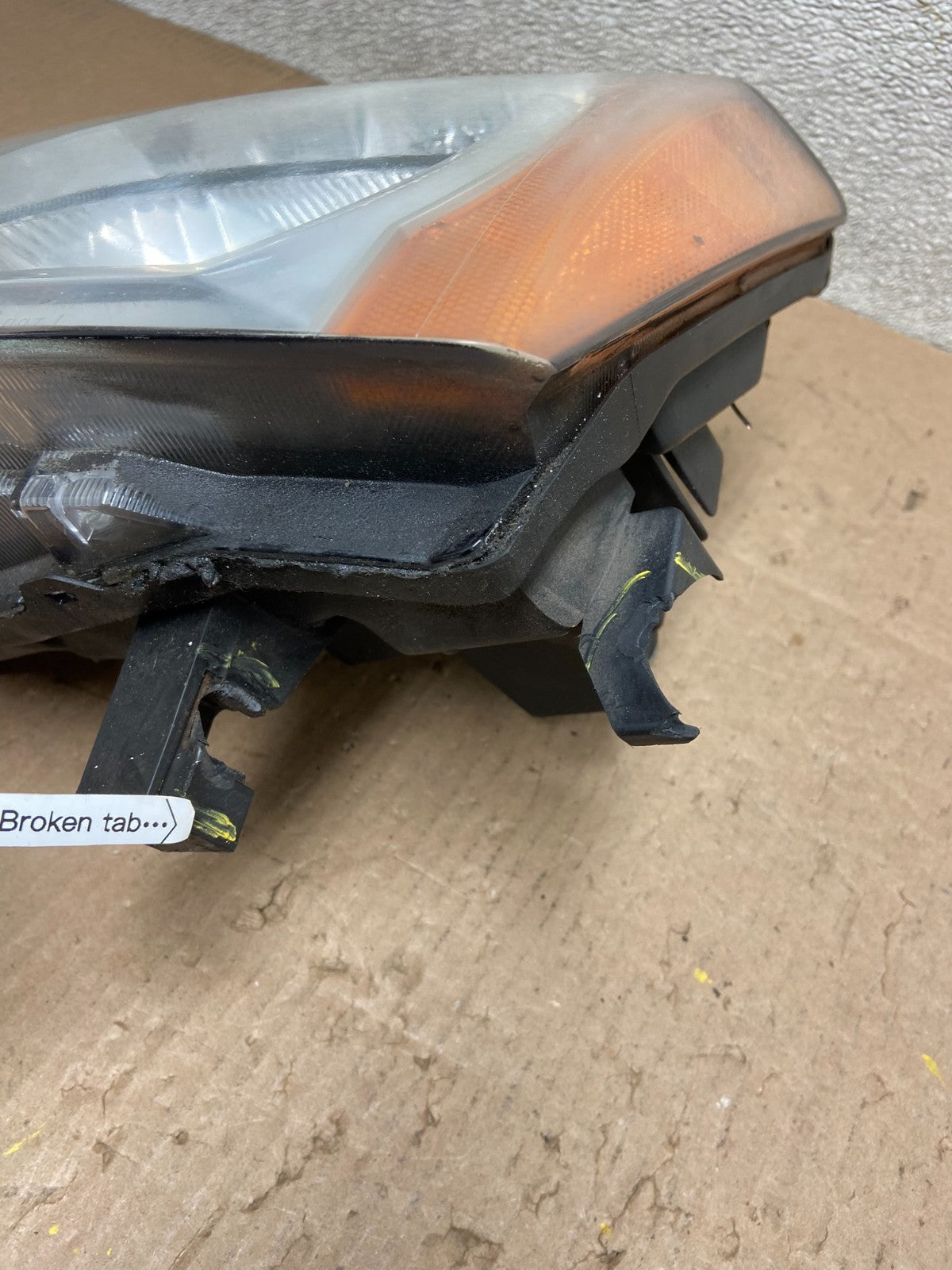 2005 - 2015 Nissan Xterra Driver Left LH Side Headlight AD2665 DW4
