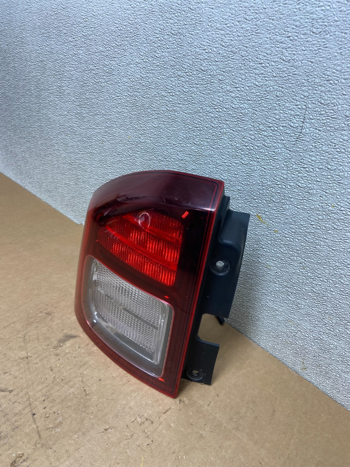2014 - 2017 Jeep Compass Left Driver LH Side Tail Light Z7049 DW1