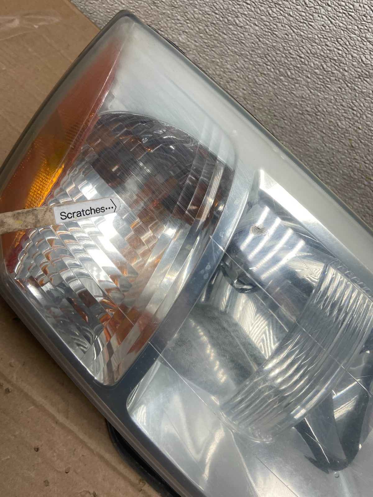 2004 - 2011 Mitsubishi Endeavor Headlight Right Passenger Rh Side Oem AA8713 DW3