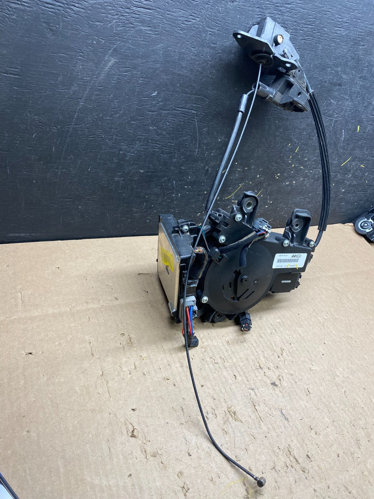 2011 to 2014 Kia Sedona Left Rear Side Sliding Door Power Motor T4794 PS1