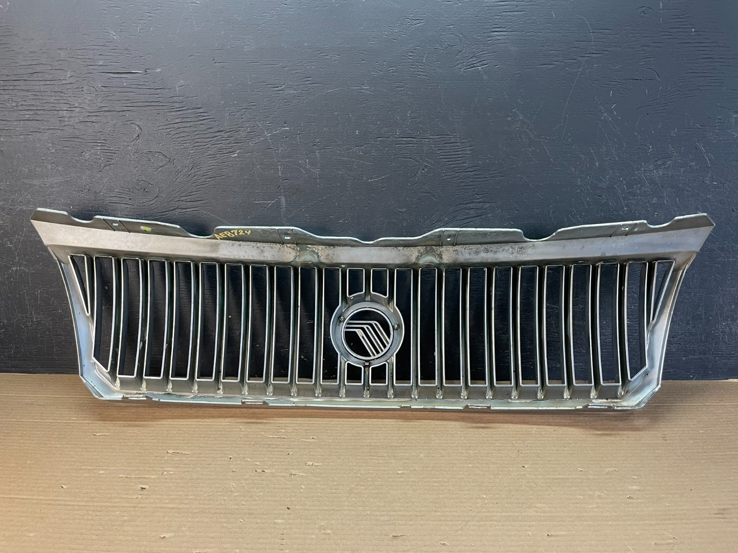 2002 to 2005 Mercury Mountaineer Front Upper Grill Grille AE8724 DG3