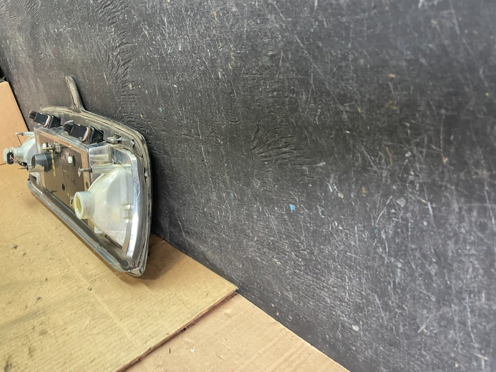 2000- 2002 Lincoln LS Rear Finish Panel Trunk Panel Chrome OEM J4095 DG8