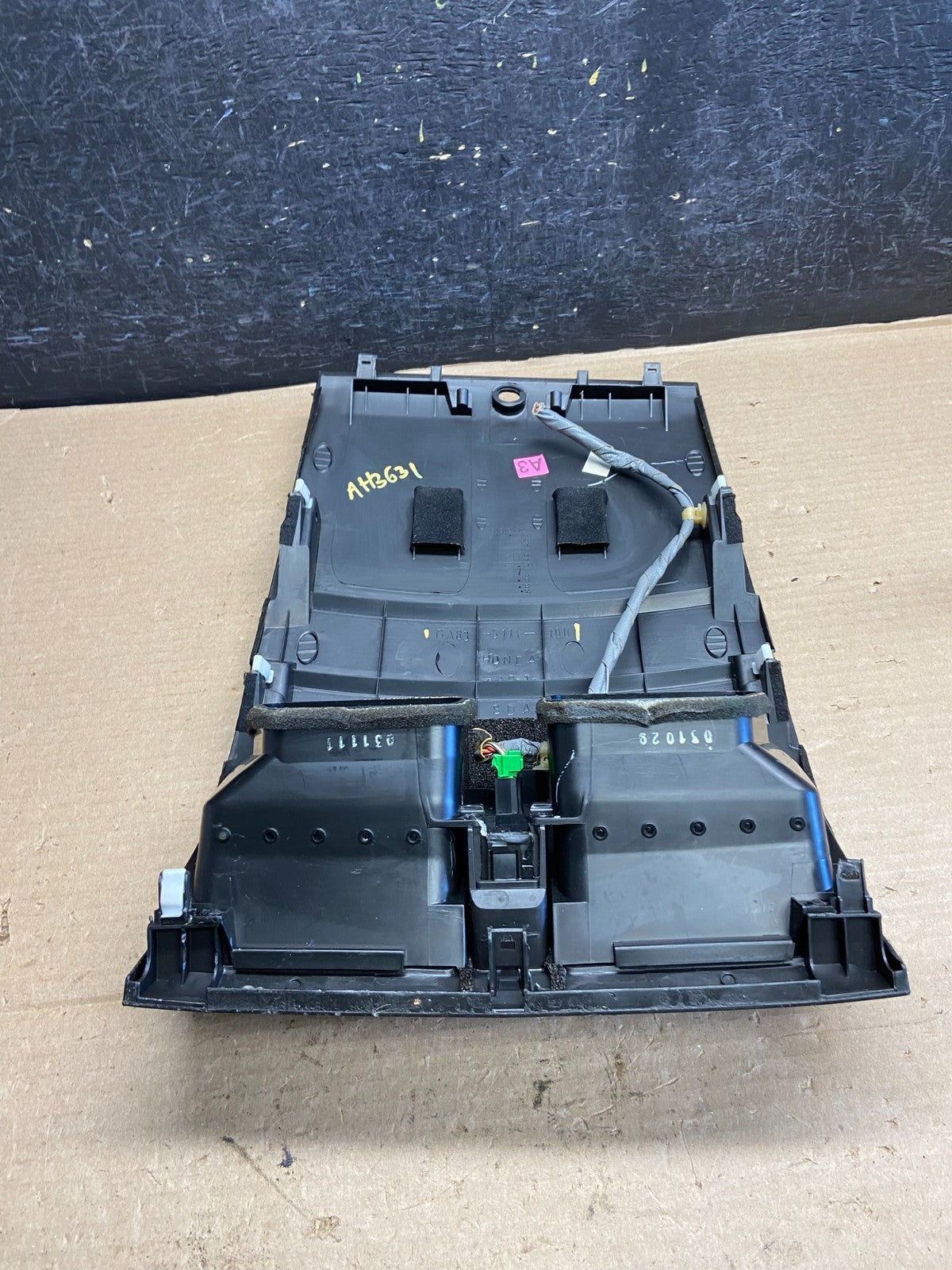 2003 to 2007 Honda Accord Front Center Panel Clock Air Vent AH3631 DG5
