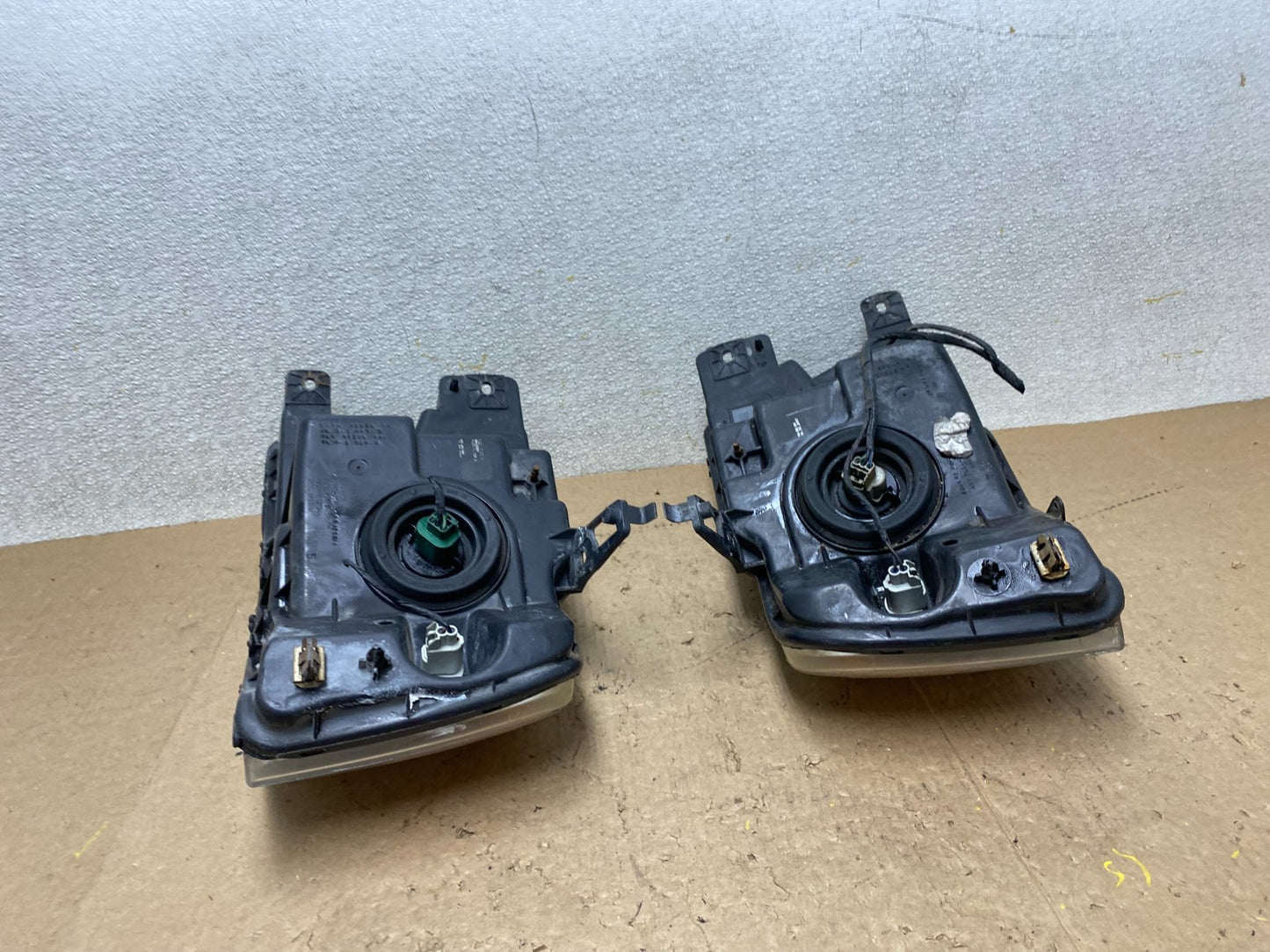 2004 to 2008 Ford F-150 F150 Left+Right Halogen Headlights W9091 DW14