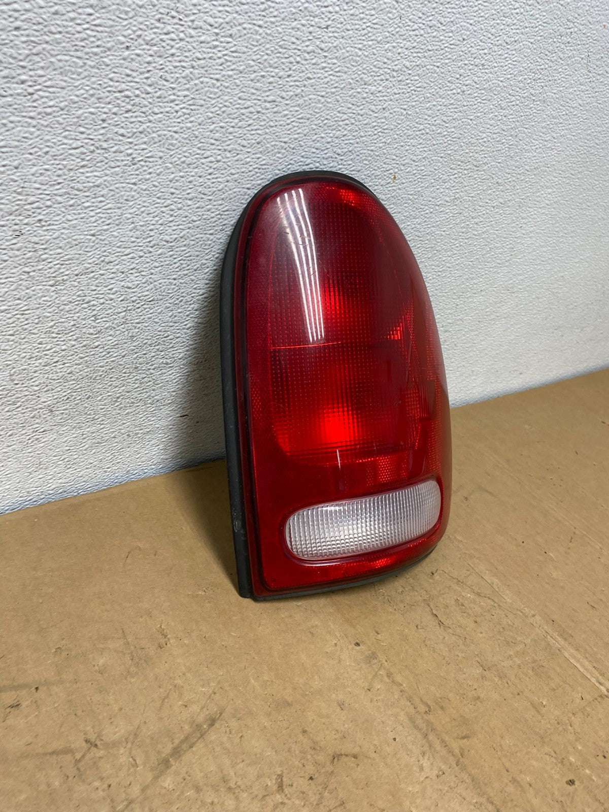 1998 to 2003 Dodge Durango Tail Light Right Passenger RH Side AD1018 LK2