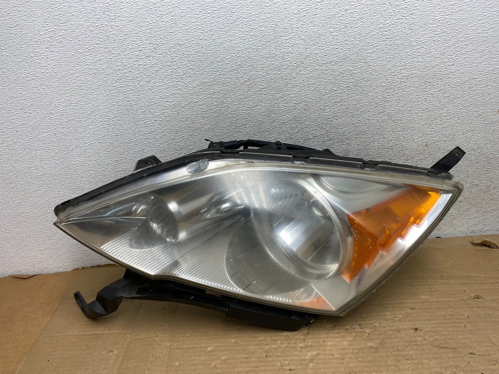 2007 to 2011 Honda CR-V Crv Left Driver LH Side Headlight Halogen AG8240 DW0