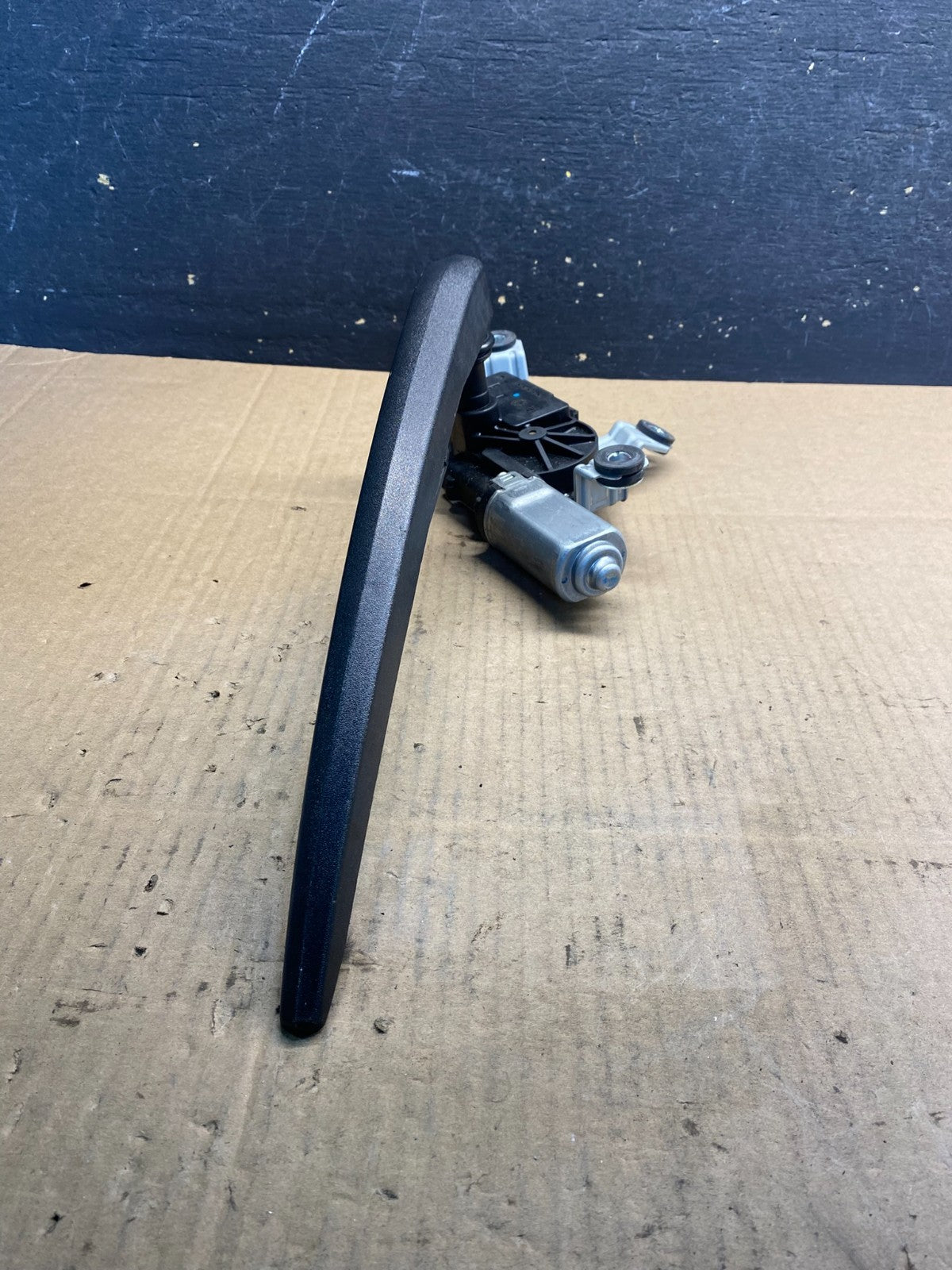 2010 to 2016 Cadillac SRX Rear Windshield Washer Wiper Motor AA7708 DG2