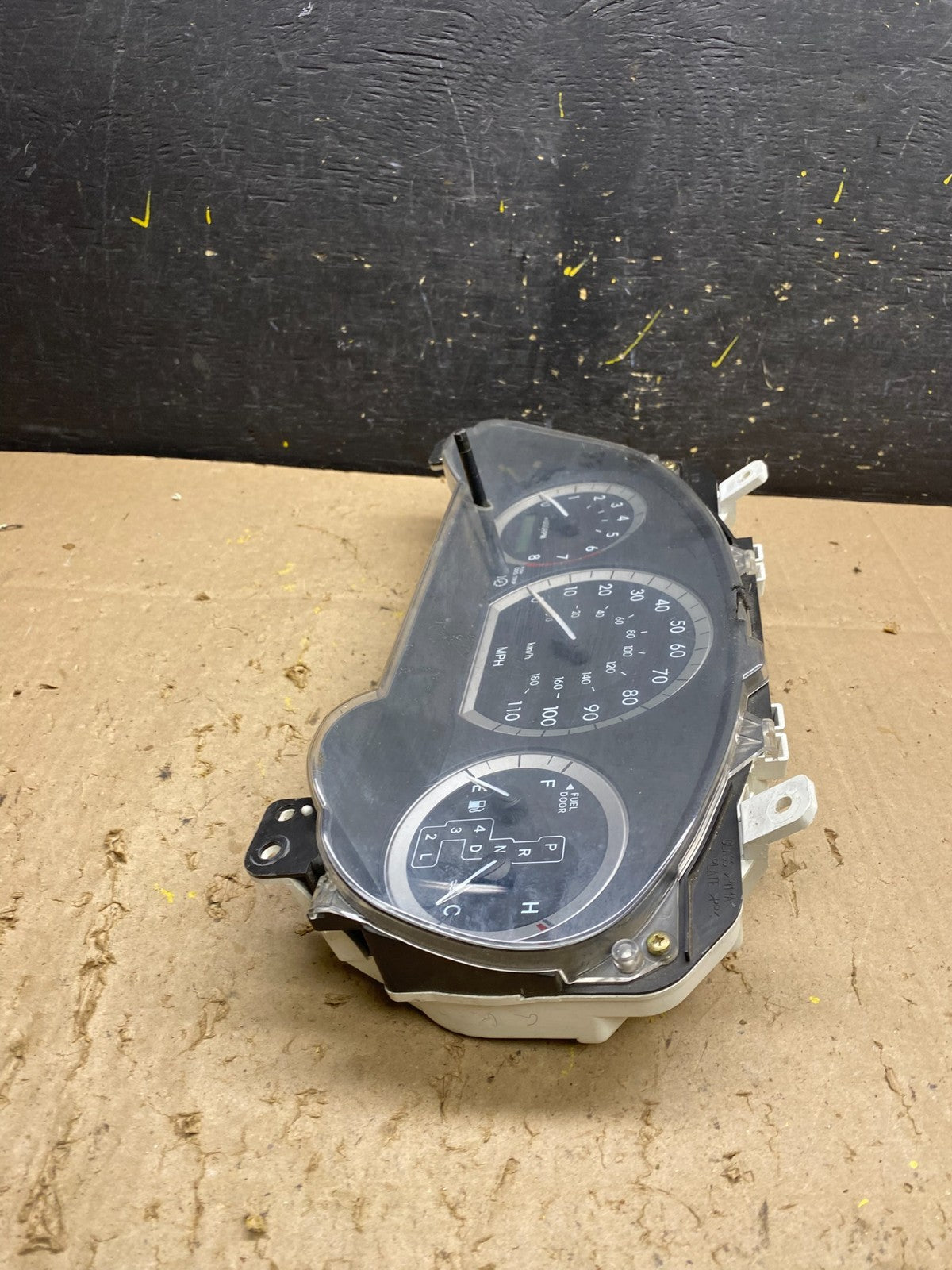 2004 2005 Toyota Sienna Speedometer Cluster Gauge U5477 DG3