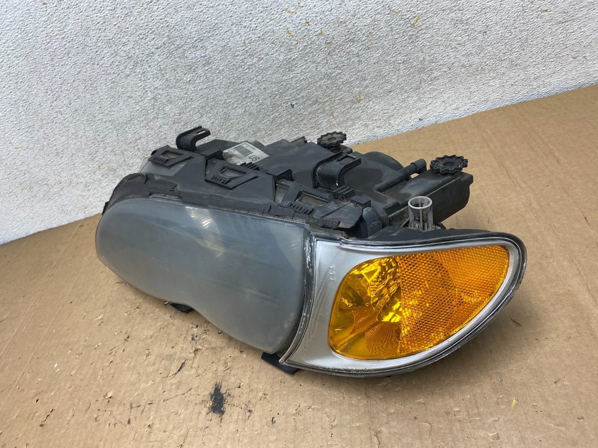 2002 to 2005 BMW 3 E46 Sedan Left Driver Halogen Headlight AI9071 DW1