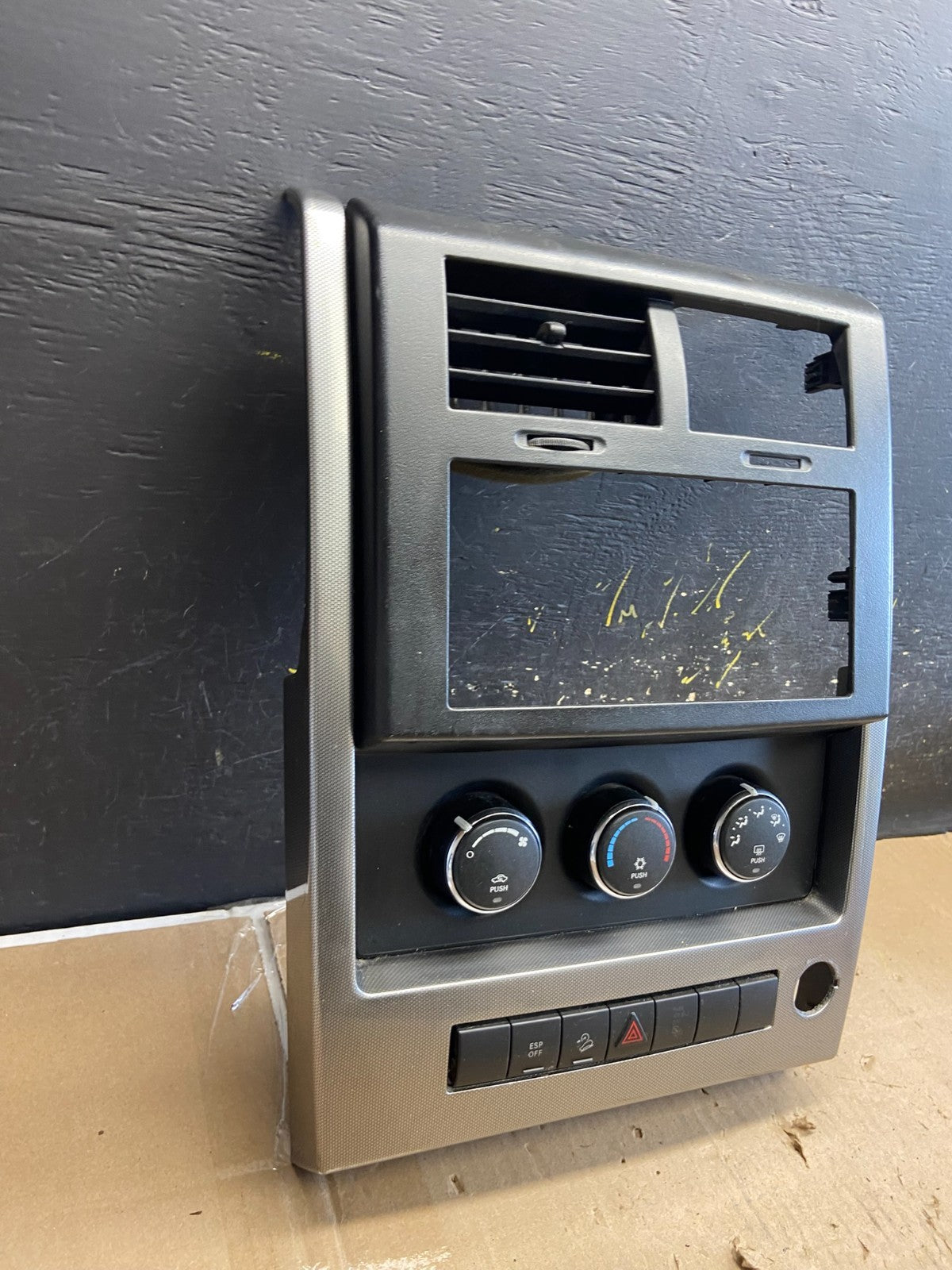 2008 to 2012 Jeep Liberty Dash Climate Temperature Control Radio Bezel AB2059 DG2