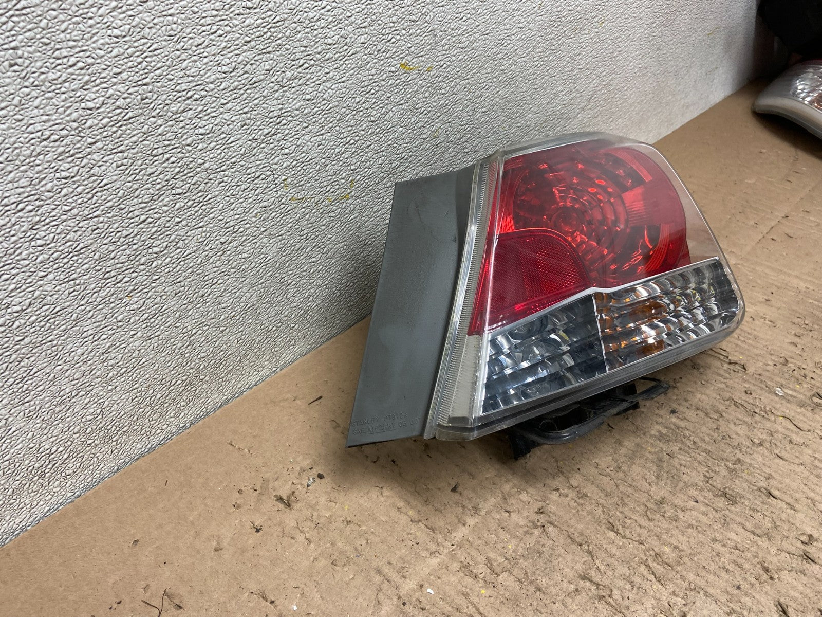2008 to 2012 Honda Accord Sedan Tail light Right Passenger RH Side Y4680 DW2