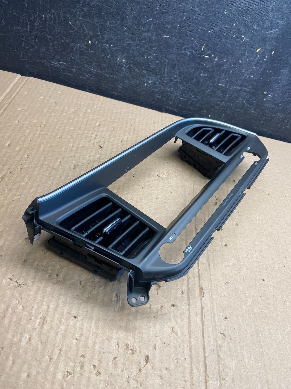 2017-2019 Hyundai Elantra Center Radio Climate Control Air Vent Bezel AF6305 DG1