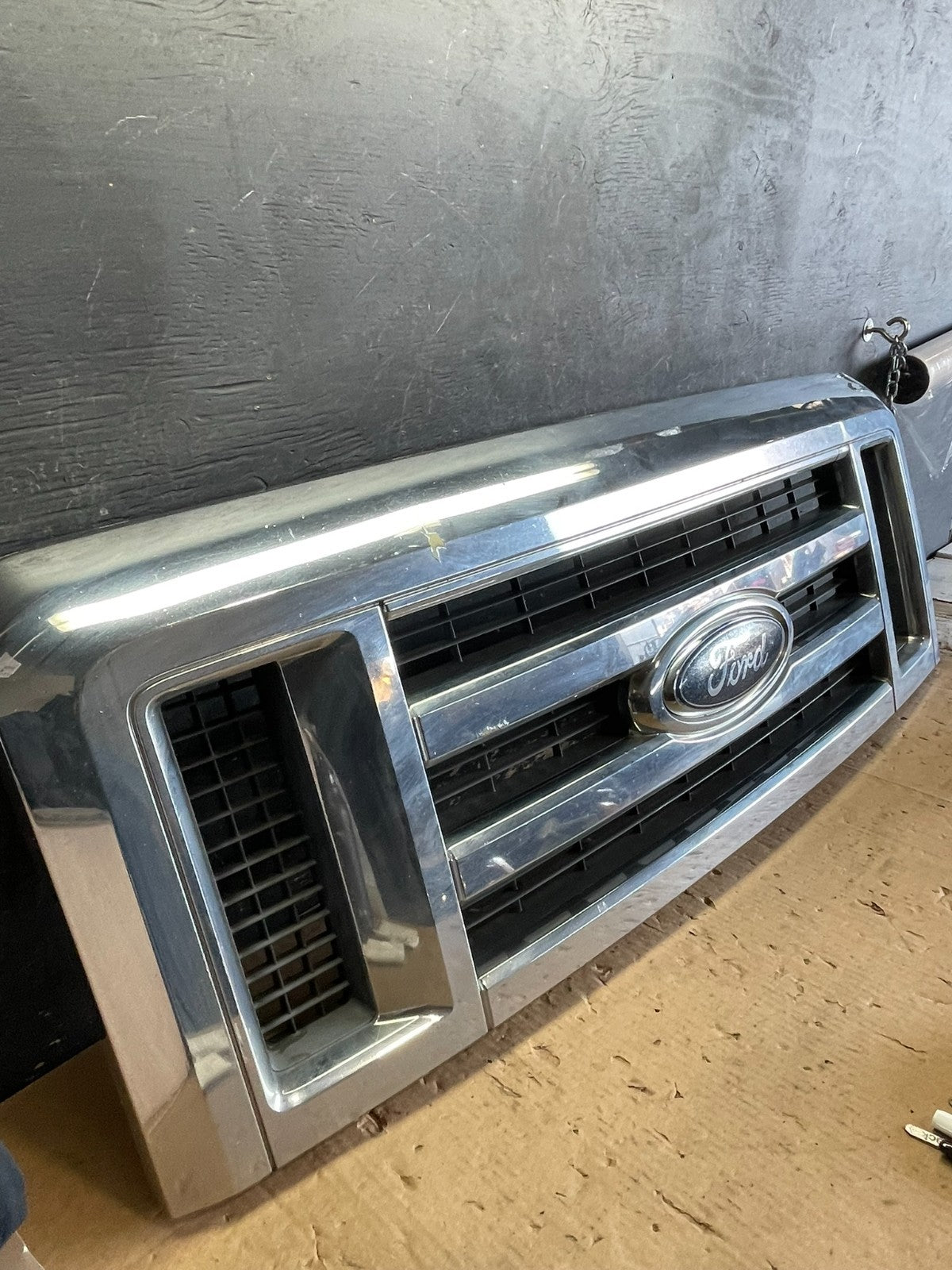 2008 to 2014 Ford Econoline E150 E250 Front Upper Chrome Grill Grille y9732 DG1