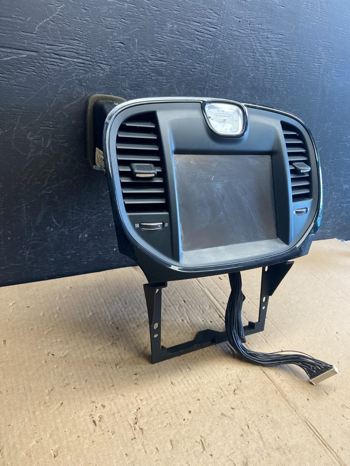 2011-2014 Chrysler 300 Dash A/C Climate Control Screen Radio Bezel AE4016 DG1
