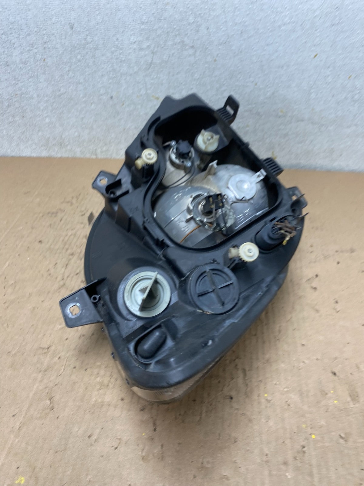 2007 to 2013 Mercedes Sprinter Headlight Left Driver Side Halogen P9677 DW14