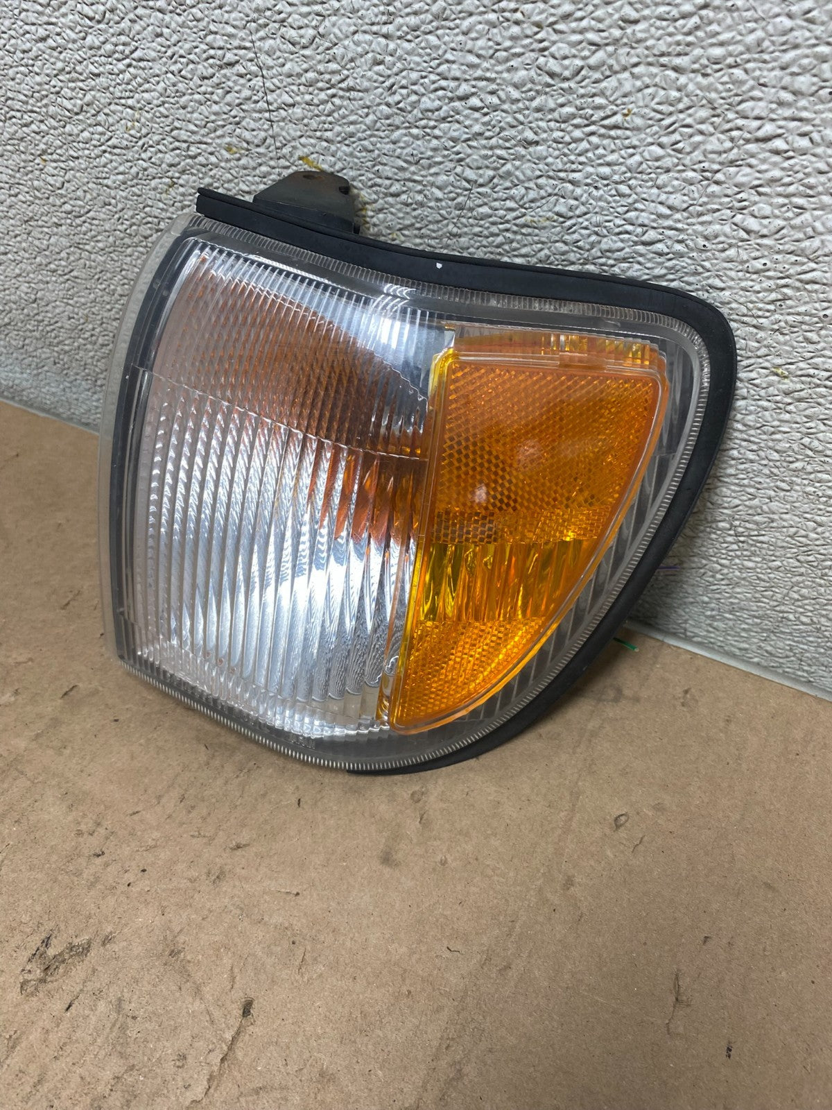 1999 - 2004 Nissan Pathfinder Front Left Driver Turn Signal Oem S3909 DW2