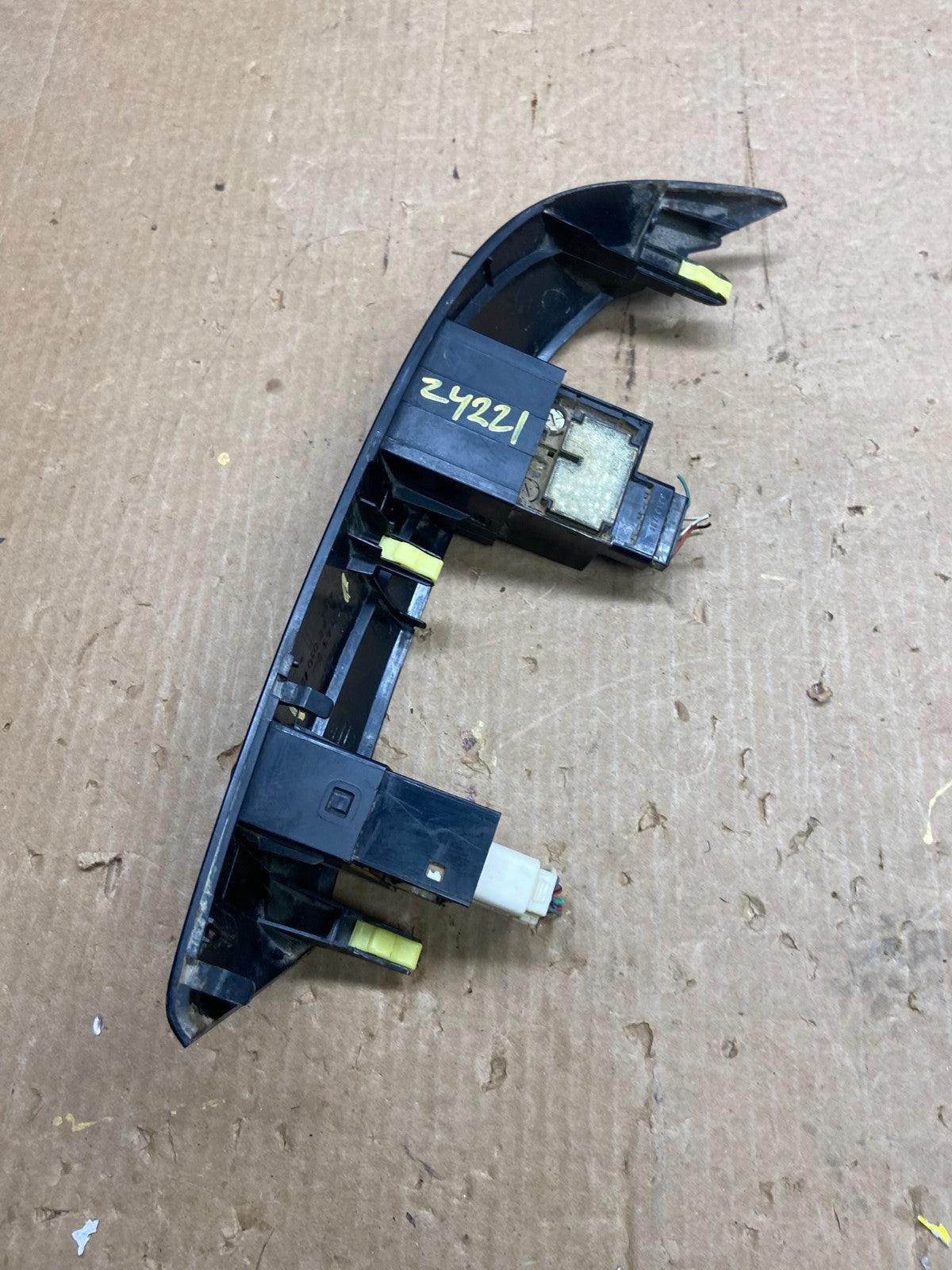 2004 to 2010 Toyota Sienna Right Side Radio Switches Bezel Trim OEM z4221 DG3