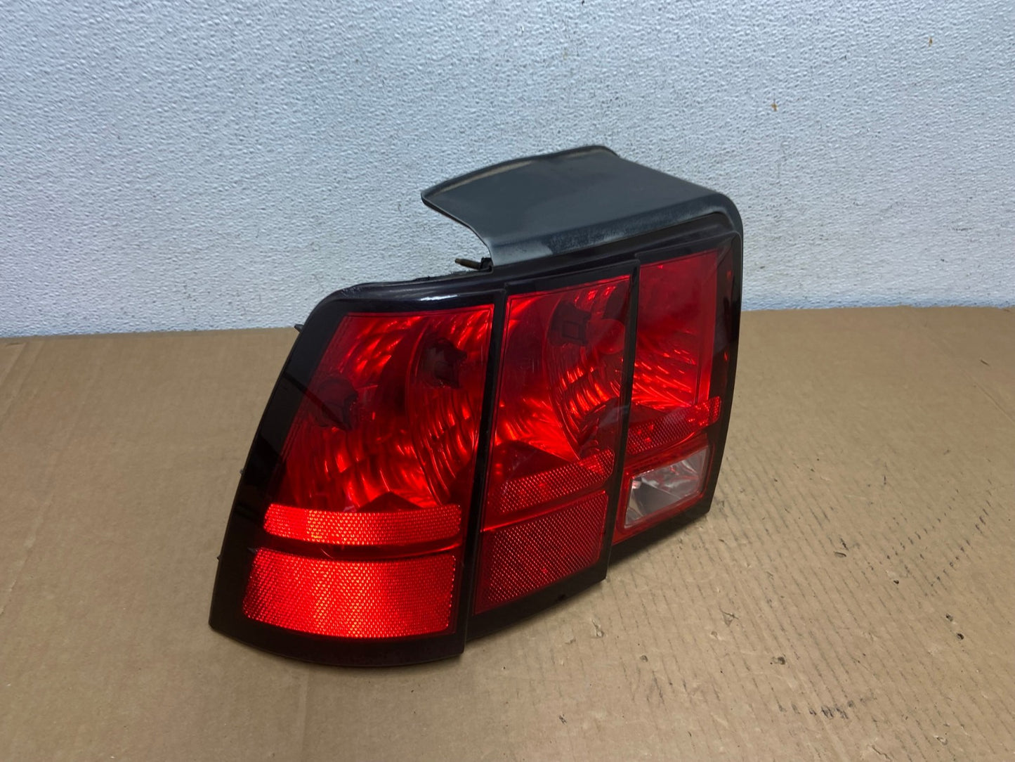 1999 - 2004 Ford Mustang Left Driver Lh Side Tail Light AD0861 LK2