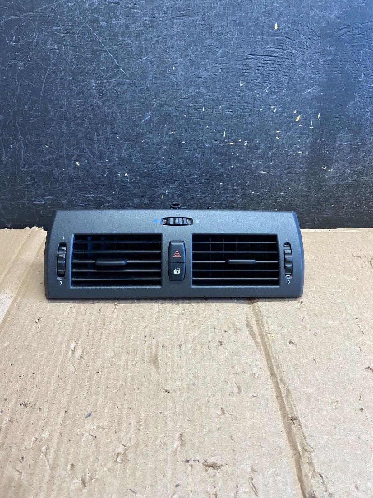2004 to 2010 BMW X3 Center Console Dash Air Vent AI2836 DW0