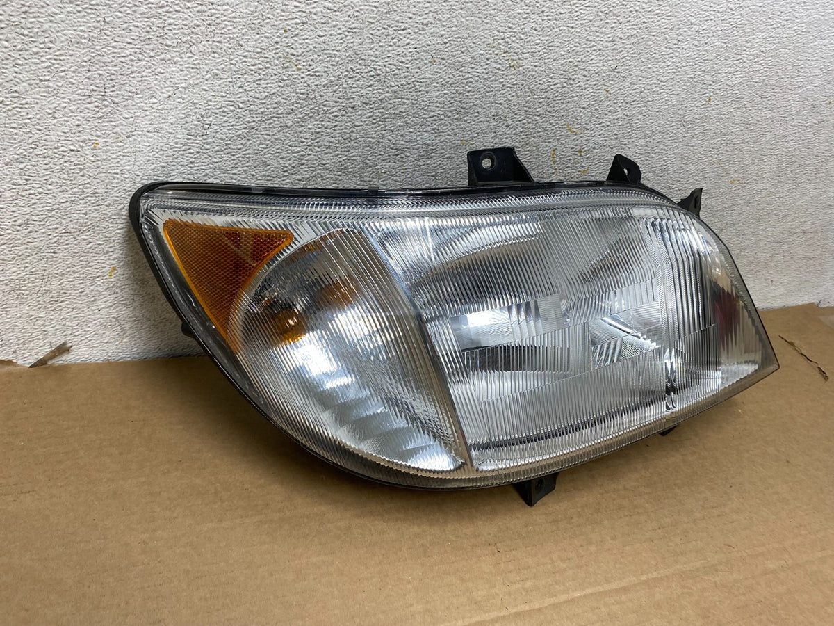 2005 to 2006 Mercedes Sprinter Right Passenger Headlight Halogen AH3102 DW1