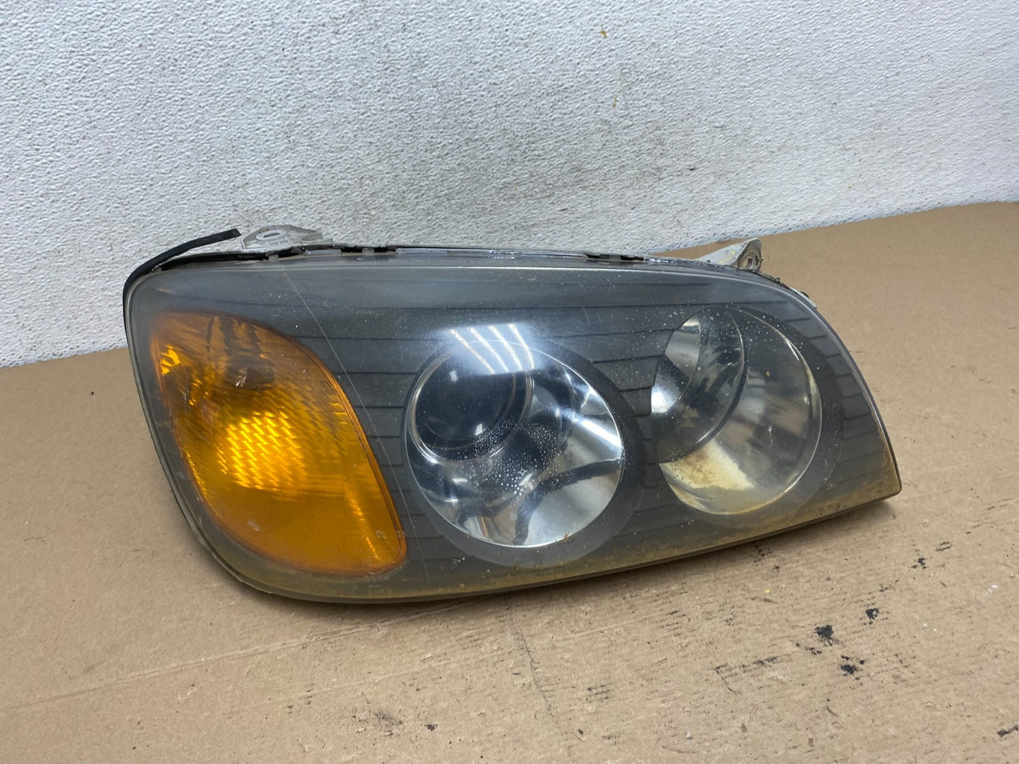 2001 2002 2003 Hyundai XG350 XG Right Passenger Headlight Halogen AF4744 DW0