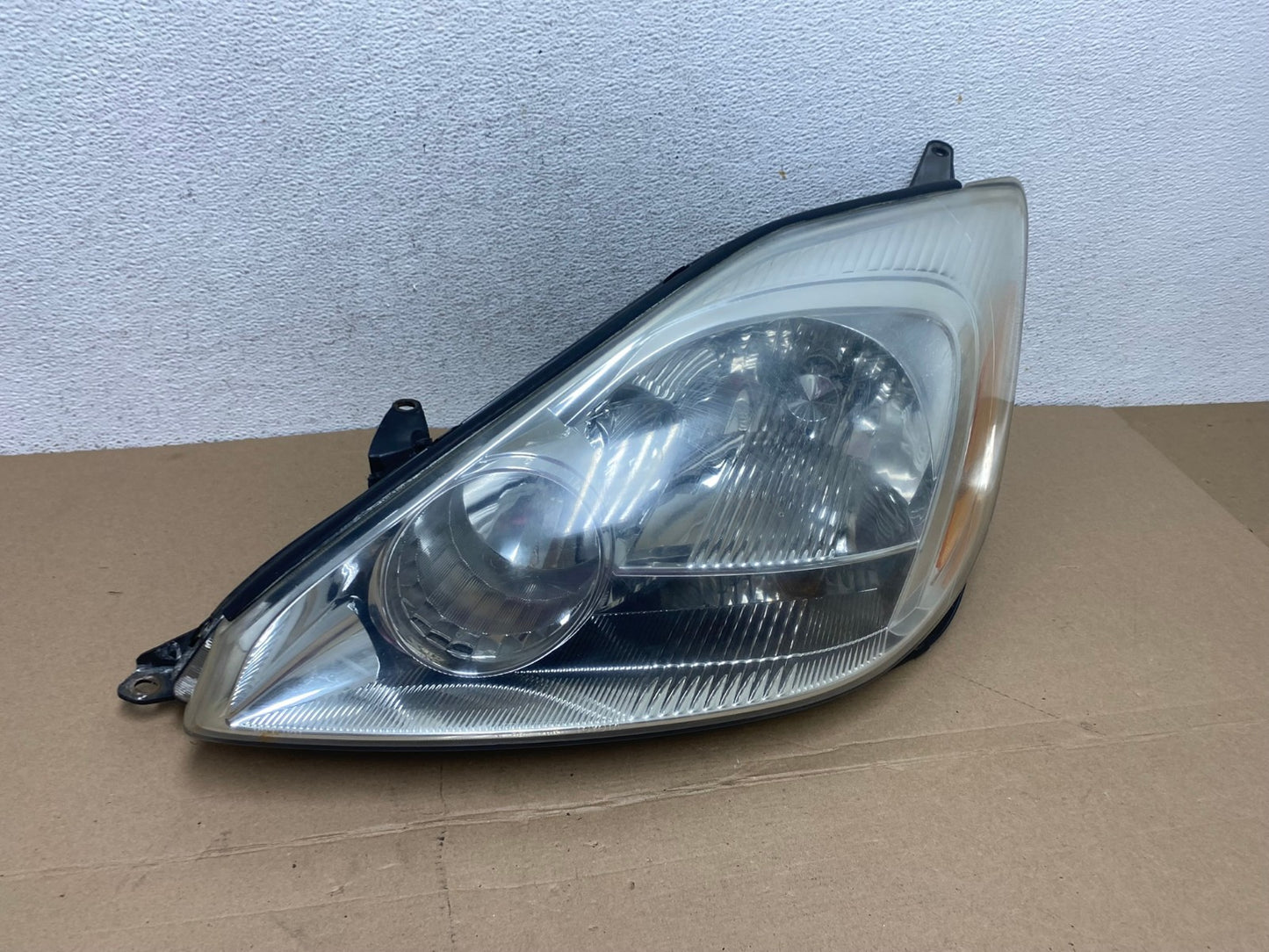 2004-2005 Toyota Sienna Left Driver LH Side Halogen Headlight AF4362 LK2