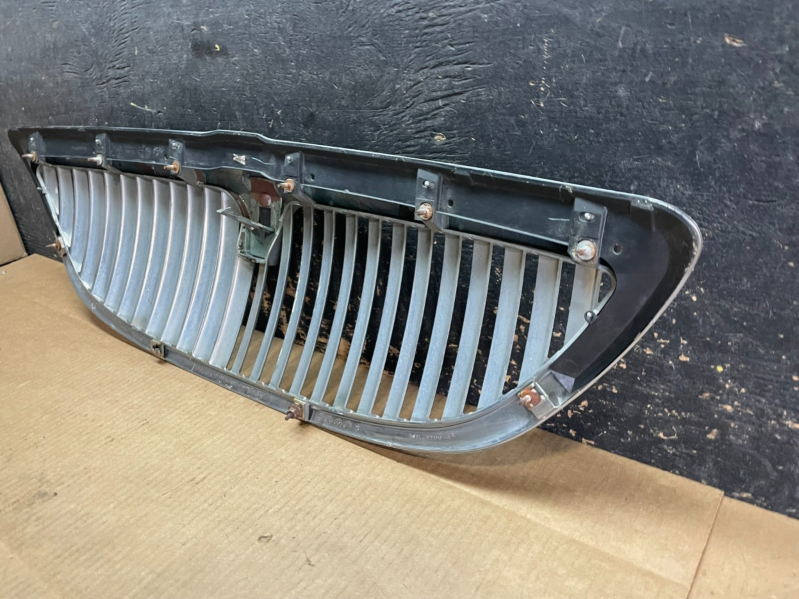 2003 to 2011 Lincoln Town Car Front Upper Grille Grill Chrome W/Emblem AA9117 DG6