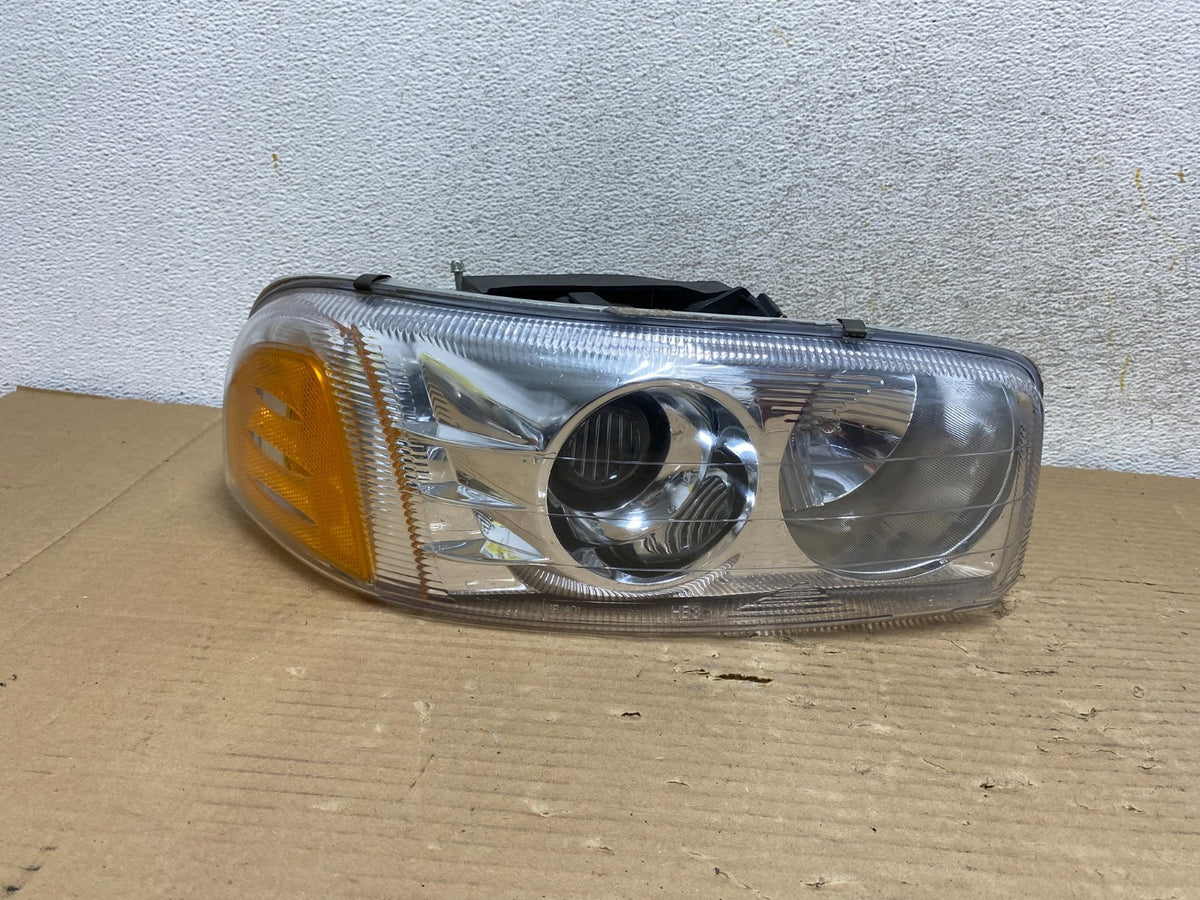 1999 - 2006 GMC Sierra Right Passenger RH Halogen Headlight AH0568 DG0
